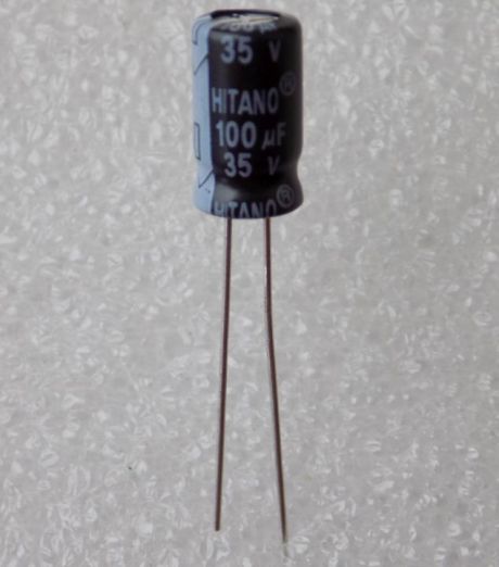 100uf-35v Електролітичний конденсатор 100uF 35V 105C ( 100мкФ 35В 105град , 100*35*105гр ) HITANO 6,3*11мм - Зображення 1