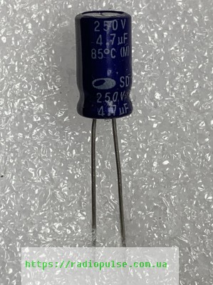 elektroliticheskij-kondensator-4-7uf-250v Електролітичний конденсатор 4,7uF 250V 85C ( 4,7мкФ 250В 85град , 4,7*250*85гр ) samwha 6,3*11мм - Зображення 1