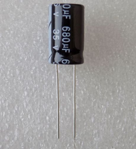 elektroliticheskij-kondensator-680uf-35v Електролітичний конденсатор 680uF 35V 105C ( 680мкФ 35В 105град , 680*35*105гр ) 10*17мм - Зображення 1