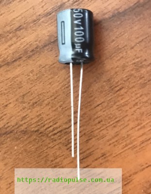 kondensator-100uf-50v Електролітичний конденсатор 100uF 50V 105C ( 100мкФ 50В 105град , 100*50*105гр ) AISHI 8*12мм - Зображення 1
