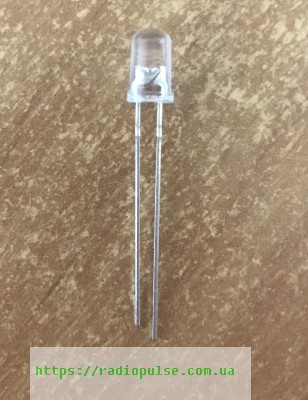 svetodiod-5mm-fyl-5013-src-krasnyj-besczvetnyj Світлодіод 5mm. FYL-5013 SRC (червоний, безкольоровий) 300 mcd <20°> - Зображення 1